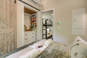 House (1 Bedroom) | Interior