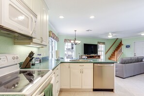 House (3 Bedrooms) | Private kitchen | Microwave, oven, stovetop, dishwasher - Jensen Beach Home w/ BBQ Grill: Walk to Beach! (Jensen Beach)