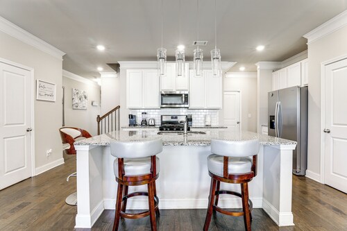 Lawrenceville Townhome w/ Community Pool Access!