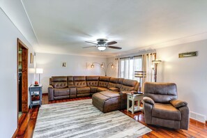 Interior - Port Clinton Home: Hot Tub, Steps to Portage River (Port Clinton)
