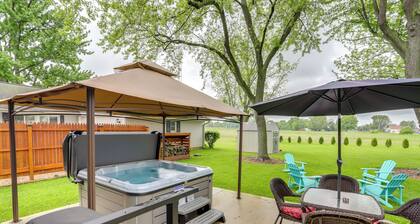 Port Clinton Home: Hot Tub, Steps to Portage River