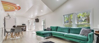 Single-story Cabin on Hyco Lake: Swim & Unwind!