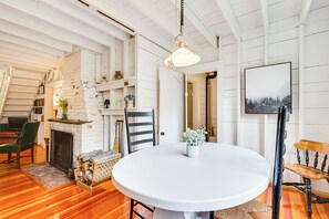 Cottage (2 Bedrooms) | Interior