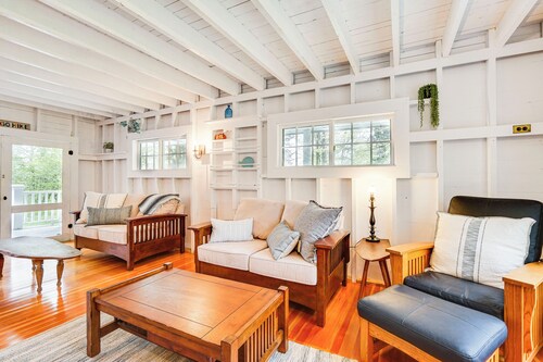 Rustic Marlboro Cottage: 4 Mi to Lake Raponda!