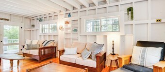 Rustic Marlboro Cottage: 4 Mi to Lake Raponda!