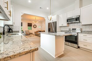 House (3 Bedrooms) | Interior