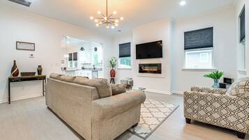 House (3 Bedrooms) | Front of property