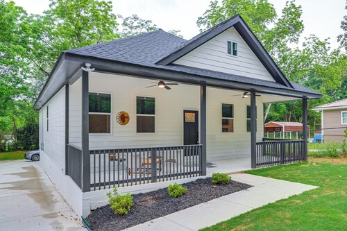 Walk to Downtown! Modern Hogansville Home w/ Patio