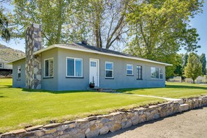 House (2 Bedrooms) | Interior - Charming Emmett Home w/ Patio - 14 Mi to Reservoir (Emmett)