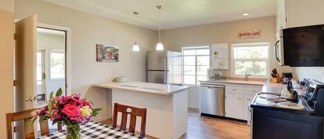 House (2 Bedrooms) | Interior