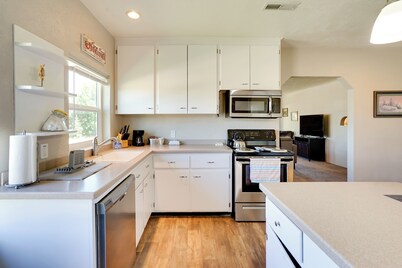 Charming Emmett Home w/ Patio - 14 Mi to Reservoir