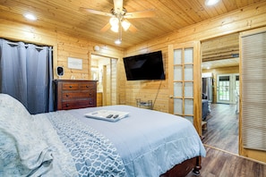 House (2 Bedrooms) | Interior - Tennessee Mountain Cabin ~ 18 Mi to Knoxville! (Strawberry Plains)