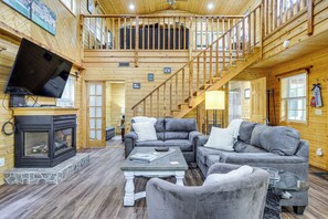 House (3 Bedrooms) | Interior - Tennessee Mountain Cabin ~ 18 Mi to Knoxville! (Strawberry Plains)
