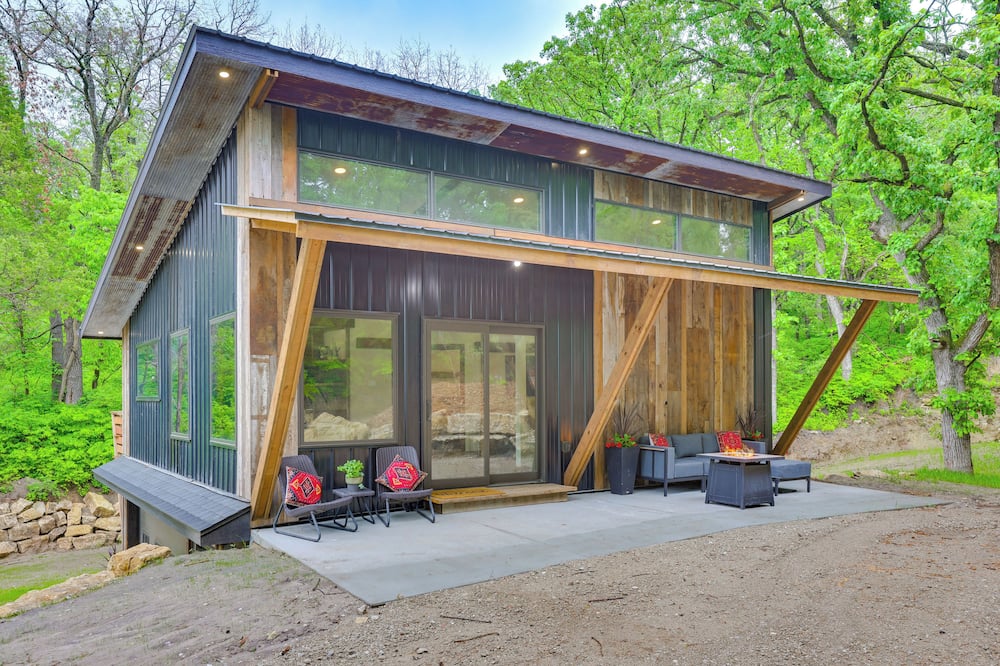 Modern Louisville Home on 3 Acres w/ Gas Fire Pit! - Murdock, NE