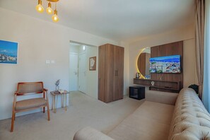 Comfort Quadruple Room | Desk, laptop workspace, soundproofing, free WiFi - ALI KHAN HOTEL (Istanbul)