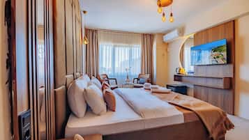 City Suite | 2 bedrooms, desk, laptop workspace, soundproofing