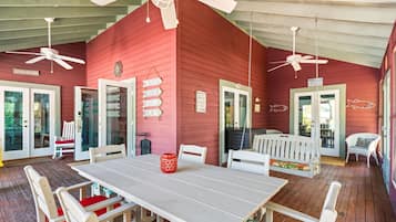Ferienhaus, Mehrere Betten, Terrasse, Gartenblick (Bella Vista) | Speisen im Freien