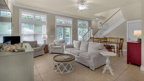 Ferienhaus, Mehrere Betten, Terrasse, Gartenblick (Mermaids' Rest) | Wohnbereich