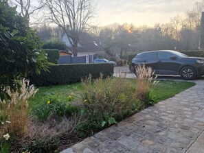 Property grounds - Maison Verdoyante Face aux Bois, et Proche Centre Ville. Disney 30mn Paris 20mn (Villecresnes)