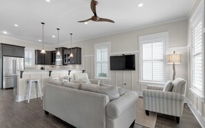 Casa, letti multipli, patio, vista giardino (19 Moonlit Shores Ln) | Area soggiorno