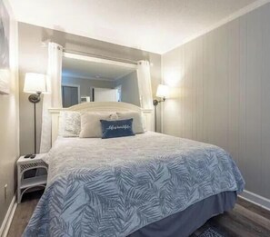 1 bedroom, desk, internet, wheelchair access