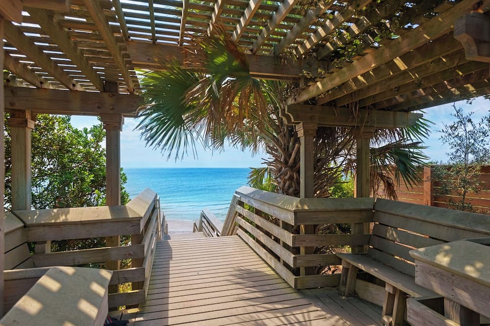 Classic Beach Home With Heated Private Pool - Sleeps 9