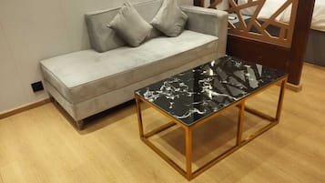 Classic Studio, City View | Living area