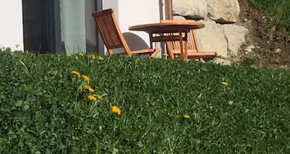 Independent studio with terrace and magnificent view on the mountains