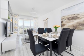 Apartment, 2 Bedrooms, Balcony | Dining room