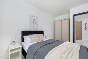 Apartment, 2 Bedrooms, Balcony | 2 bedrooms, individually decorated, bed sheets