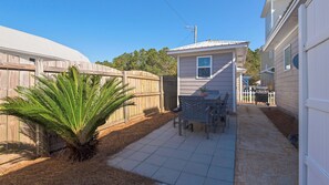 รับประทานอาหารกลางแจ้ง