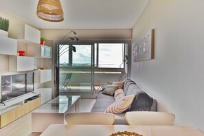 TV - Flat for 4, sea view and right on the water (Saint-Hilaire-de-Riez)