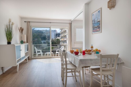Schöne Wohnung in einer Residenz direkt am Meer