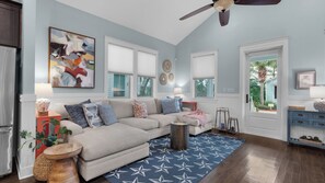 House, Multiple Beds, Patio, Garden View (Green Flag Day) | Living area