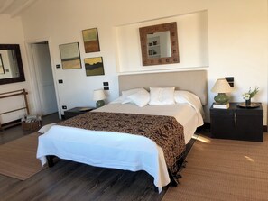 4 Schlafzimmer, Schreibtisch, Reisekinderbett, WLAN