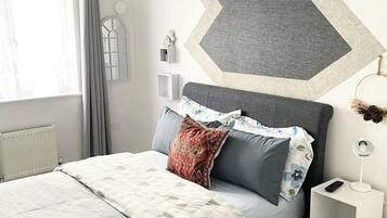 2 bedrooms, iron/ironing board, WiFi, bed sheets