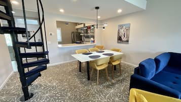 Villa, 2 Bedrooms | Interior