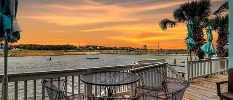 Appart'hôtel, 3 chambres | Restauration extérieure