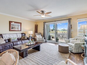 คอนโด, 3 ห้องนอน | บริเวณนั่งเล่น | บริการสตรีมมิ่ง