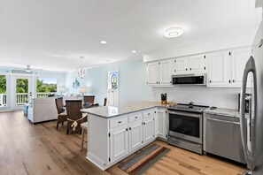 House, 2 Bedrooms | Private kitchen | Coffee/tea maker, fridge, oven, toaster - Mom's Gift / 256-b Brunswick Ave West 2 Bedroom Home by RedAwning (Supply)