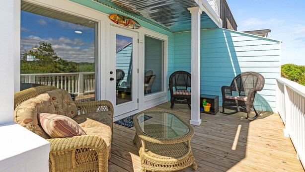 House, 2 Bedrooms | Terrace/patio - Mom's Gift / 256-b Brunswick Ave West 2 Bedroom Home by RedAwning (Supply)