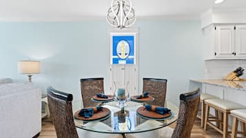 House, 2 Bedrooms | Tempat makan