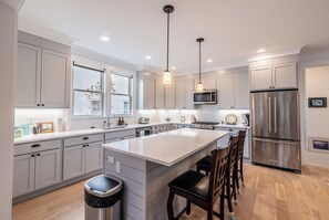 Fridge, microwave, oven, stovetop - *New* Seabrook's Ocean Breeze: 4 Bedrooms! (Pacific Beach)