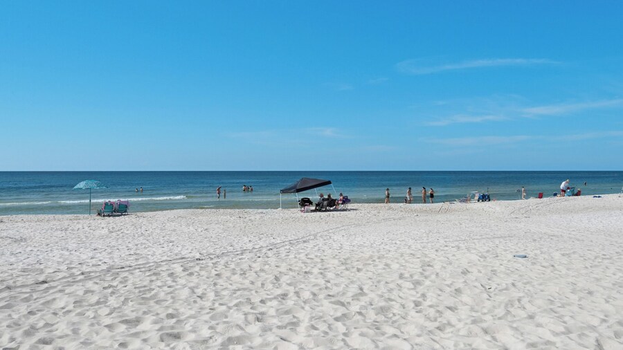 Cozy 2-bedroom Getaway With Resort Amenities & Dog-friendly!