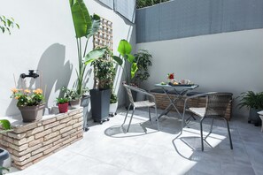 Terrace/patio - Pireas Jewel New Design Apt w Backyard (Piraeus)