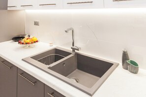 Apartment | Private kitchen | Full-size fridge, oven, electric kettle, toaster - Pireas Jewel New Design Apt w Backyard (Piraeus)