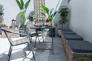 Exterior - Pireas Jewel New Design Apt w Backyard (Piraeus)