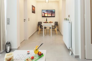 Apartment | Wohnbereich | Fernseher