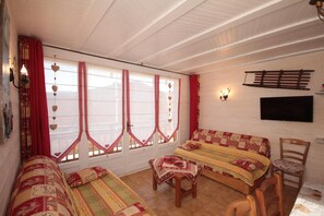 2 bedrooms, WiFi - 250m from ski slopes, Ground floor, view ski slopes, balcony, tv, ski locker, 45m², Les Saisies (Les Saisies)