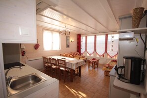 Interior - 250m from ski slopes, Ground floor, view ski slopes, balcony, tv, ski locker, 45m², Les Saisies (Les Saisies)
